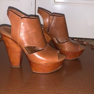 Gianni Bini heels brown